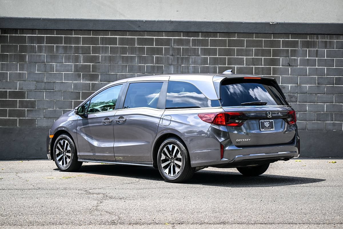Used 2026 Honda Odyssey EX-L image 4