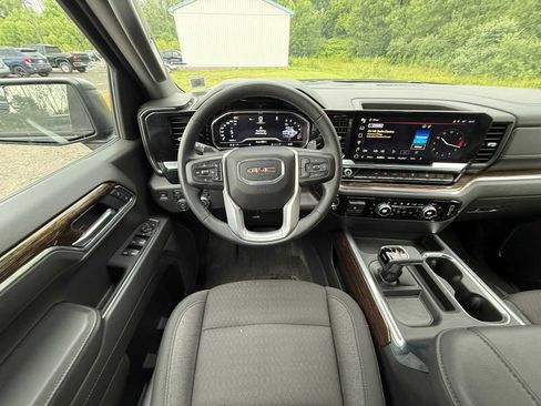 Used 2025 GMC Sierra 1500 Elevation image 44