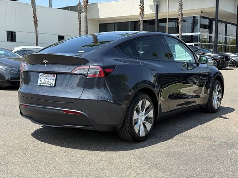 Used 2024 Tesla Model Y Long Range RWD image 8