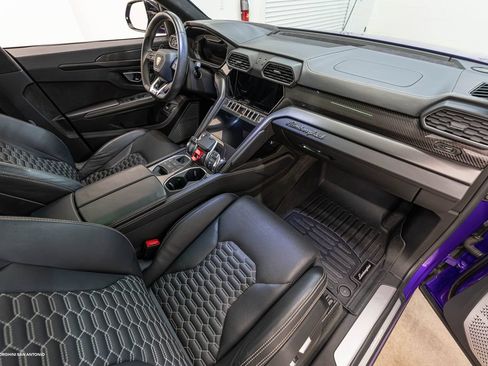Used 2022 Lamborghini Urus AWD/4WD image 2