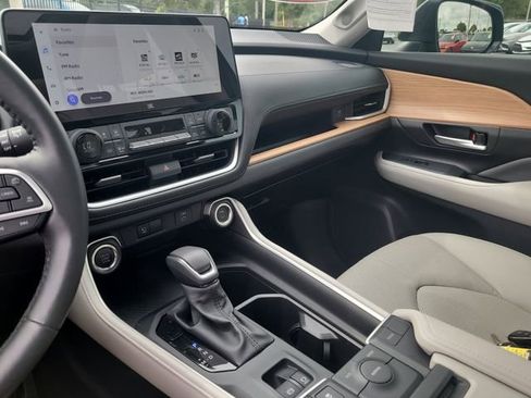 Used 2025 Toyota Grand Highlander FWD image 25