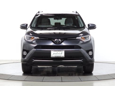 Used 2018 Toyota RAV4 XLE AWD/4WD image 2