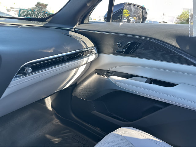 Certified 2024 Cadillac Lyriq Luxury AWD/4WD image 7
