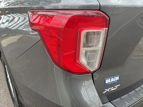 Used 2022 Ford Explorer XLT image 13