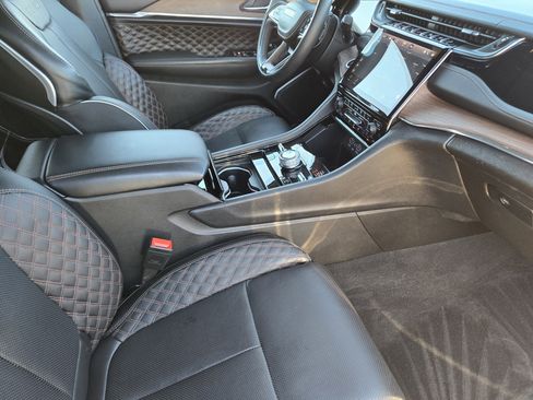 Used 2024 Jeep Grand Cherokee L Summit w/ High Altitude Package image 15