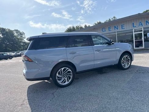 Used 2025 Lincoln Navigator Reserve AWD/4WD image 19