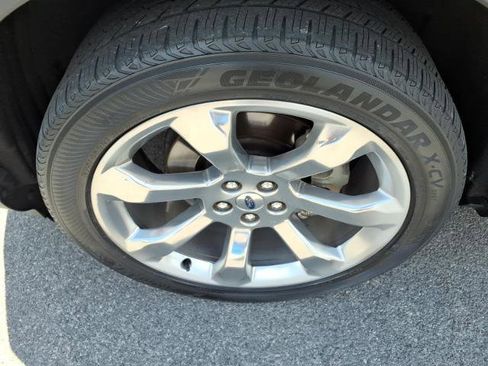 Certified 2020 Ford Explorer Platinum w/ Premium Technology Package AWD/4WD image 5