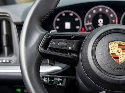 Certified 2025 Porsche Cayenne image 30