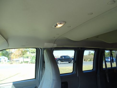 Used 2018 Chevrolet Express 3500 LT w/ LT Preferred Equipment Group image 19