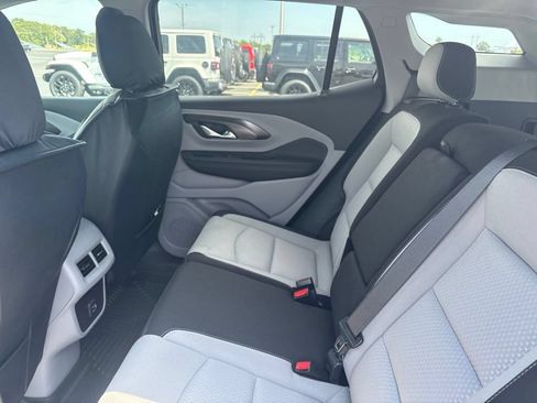 Used 2024 GMC Terrain SLE FWD image 11