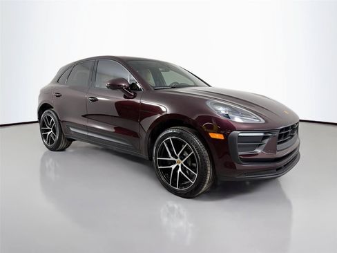 Certified 2026 Porsche Macan AWD/4WD image 9