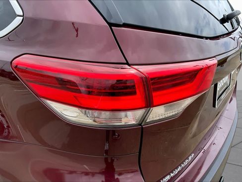 Used 2018 Toyota Highlander LE FWD image 27