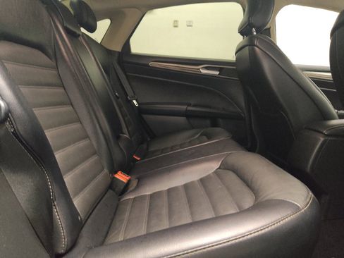 Used 2018 Ford Fusion SE FWD image 19