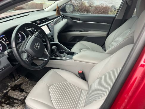 Used 2018 Toyota Camry SE FWD image 5