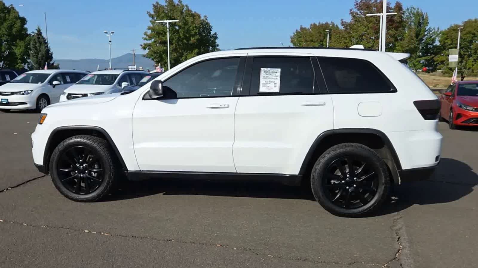 Used 2018 Jeep Grand Cherokee Altitude AWD/4WD image 5