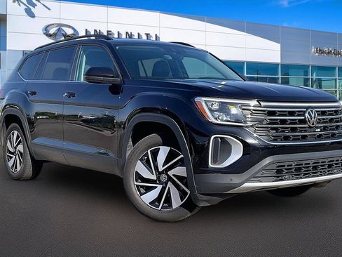 Used 2025 Volkswagen Atlas SE FWD image 12