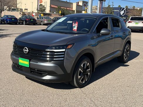 Used 2025 Nissan Kicks SV image 3