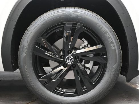 New 2026 Volkswagen Atlas Cross Sport SEL R-Line AWD/4WD image 10