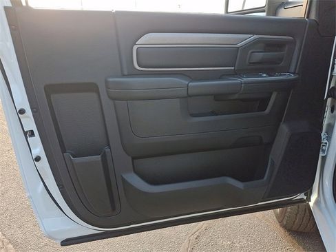 Used 2024 RAM 2500 Tradesman w/ Chrome Appearance Group image 11