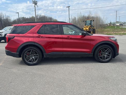 Used 2025 Ford Explorer ST AWD/4WD image 7