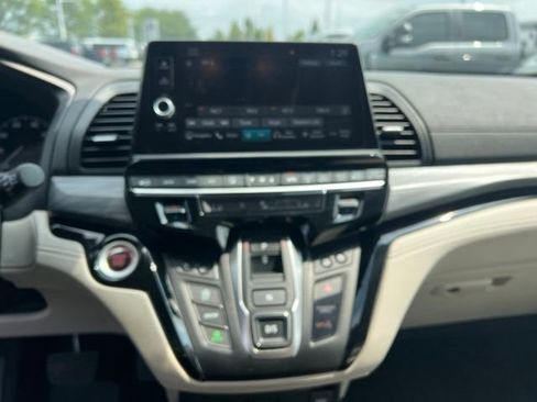 Used 2025 Honda Odyssey Elite image 16