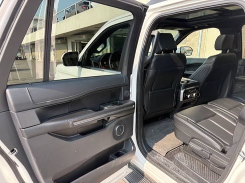 Used 2019 Ford Expedition Max XLT w/ Equipment Group 202A AWD/4WD image 25