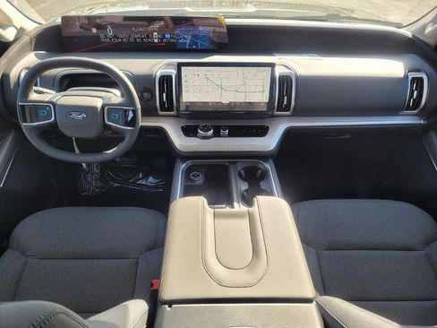 New 2026 Ford Expedition Active image 7