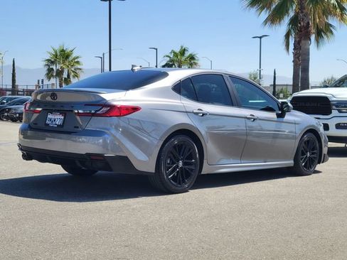 Used 2025 Toyota Camry SE FWD image 4