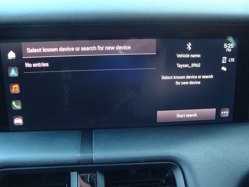 Used 2022 Porsche Taycan image 18