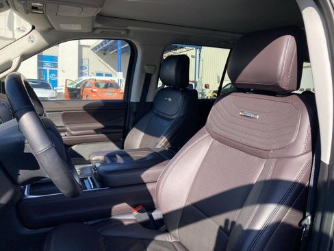 Used 2025 Ford Expedition Max Platinum w/ Platinum Ultimate Package image 10