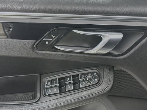 Used 2018 Porsche Macan image 21