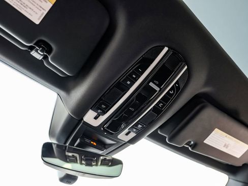 Used 2021 Porsche Cayenne image 24