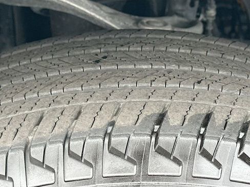 Used 2025 GMC Sierra 1500 SLT image 32