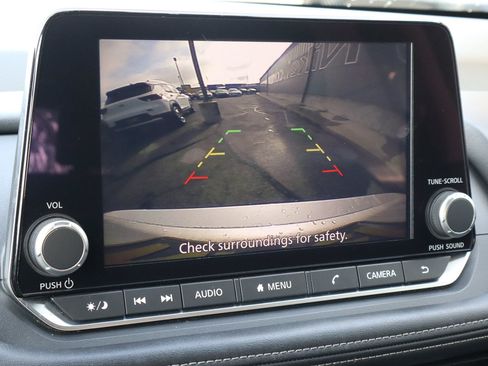 Used 2025 Nissan Rogue SV FWD image 12