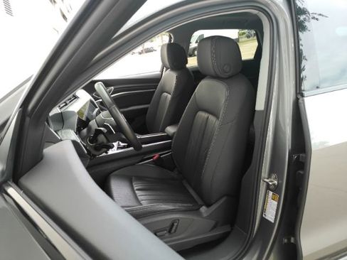 Used 2022 Audi e-tron Premium Plus AWD/4WD image 6