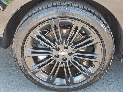 Used 2025 Land Rover Range Rover SE AWD/4WD image 11