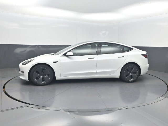 Used 2023 Tesla Model 3 Standard Range RWD image 2