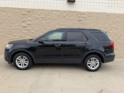 Used 2017 Ford Explorer 4WD image 3