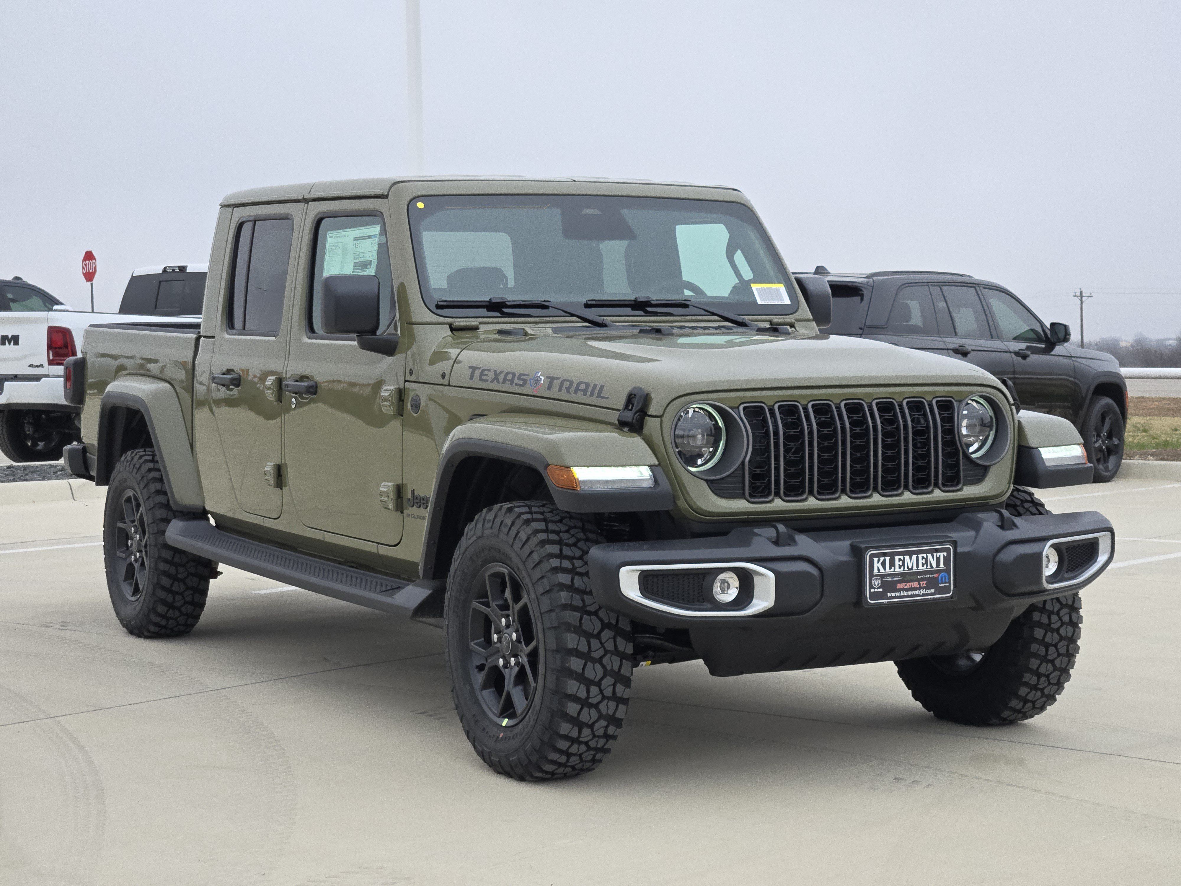 New 2026 Jeep Gladiator Sport AWD/4WD image 3