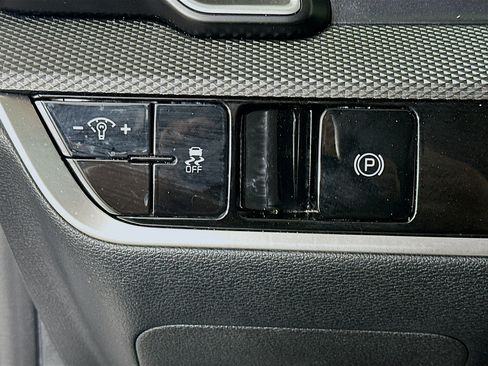 Used 2025 Kia Sportage LX FWD image 17