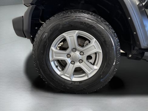 Used 2022 Jeep Wrangler Sport AWD/4WD image 39