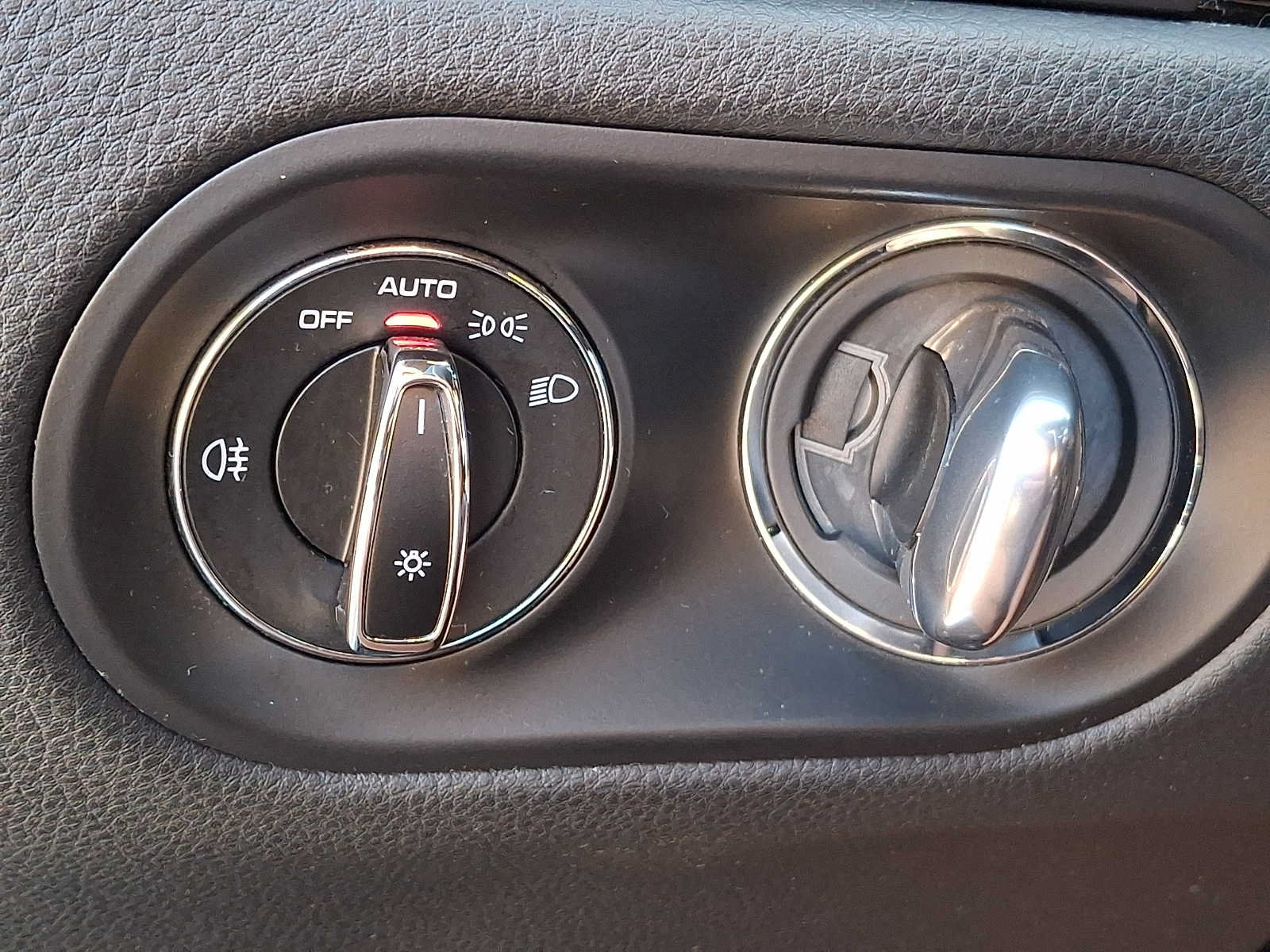 Used 2024 Porsche Macan AWD/4WD image 20