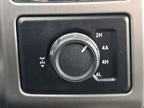 Used 2015 Ford F150 Platinum w/ Equipment Group 701A Luxury image 11