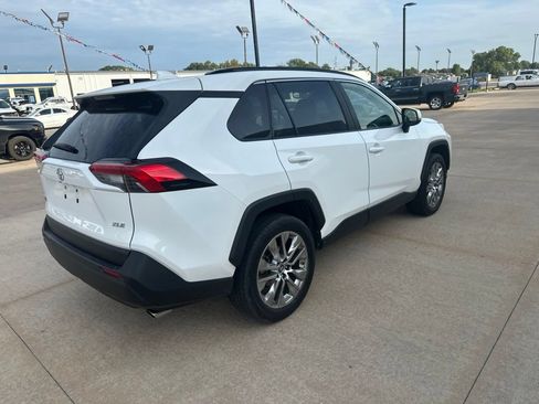 Used 2019 Toyota RAV4 XLE Premium FWD image 32