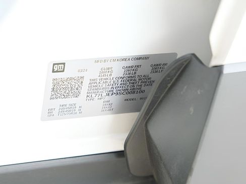 Used 2025 Chevrolet Trax RS w/ Sunroof Package FWD image 41