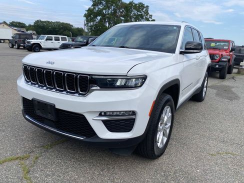 Used 2023 Jeep Grand Cherokee Limited AWD/4WD image 10