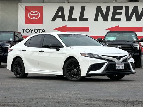 Used 2021 Toyota Camry SE image 8