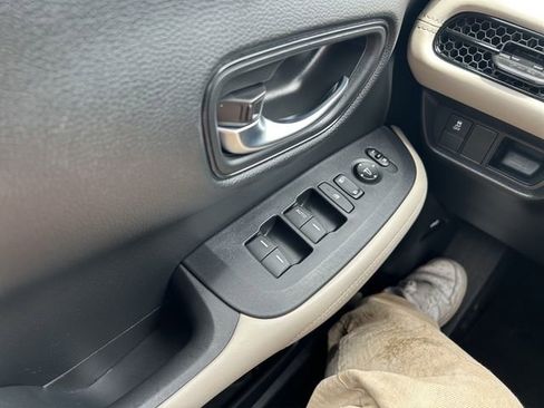 Used 2023 Honda HR-V LX image 15