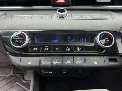 Used 2025 Hyundai Elantra SEL image 17