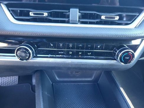 Used 2025 Chevrolet Equinox LT w/ Safety and Technology Package image 29